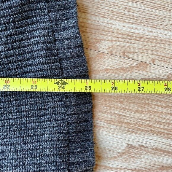 American Eagle Grey V-Neck Sweater - Size: XS - Picture 7 of 12